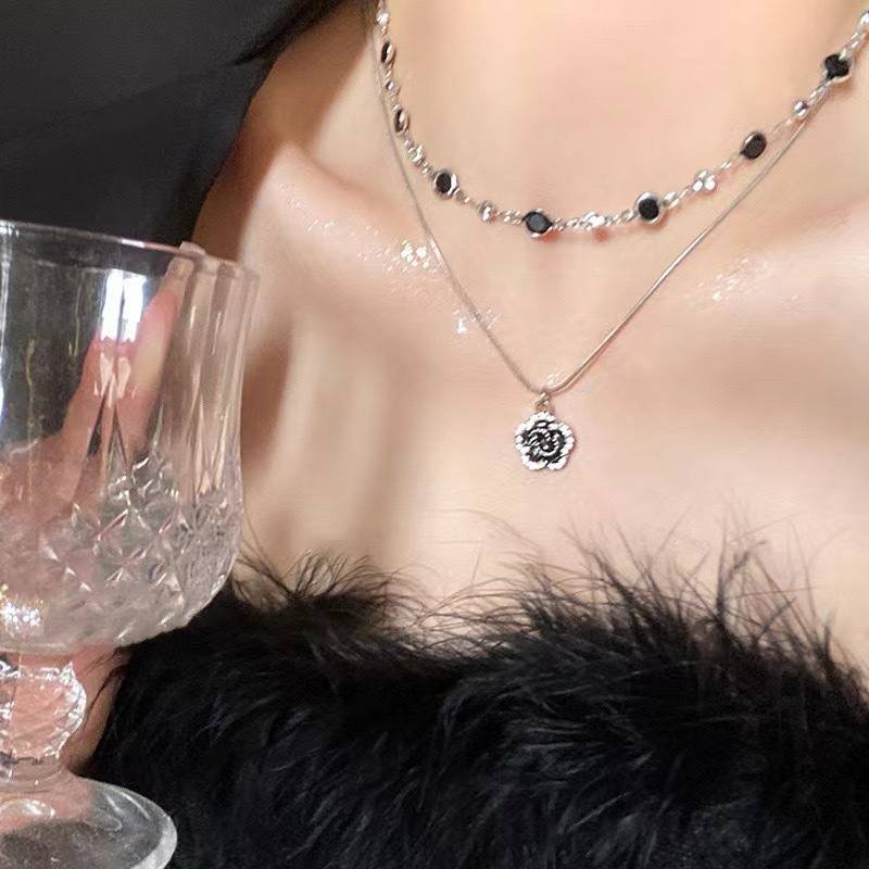 Punk Black Zircon Rose Pendant - Layered Pendant Necklace Aesthetic 评论和价格