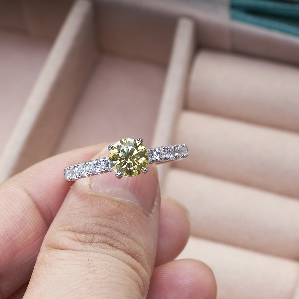 1-Carat D VVS1 Moissanite Ring - Moissanite Engagement Ring 1 Carat 评论和价格